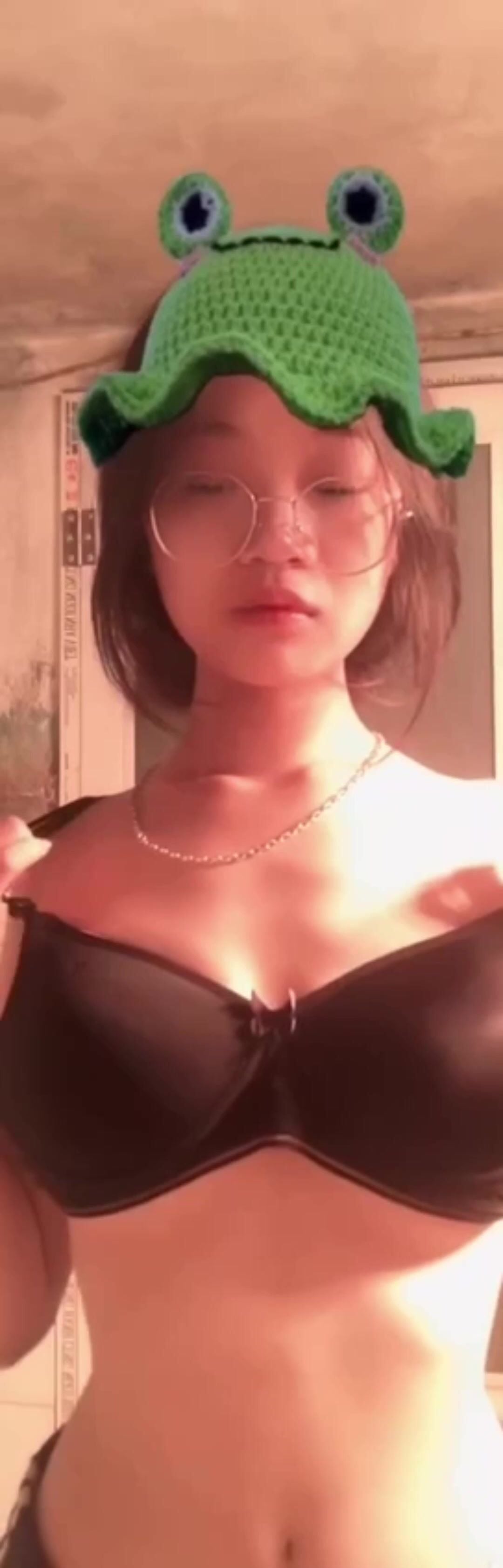 siêu phẩm 2k9 vú đẹp hơn cả Trần Hà Linh - phần 4